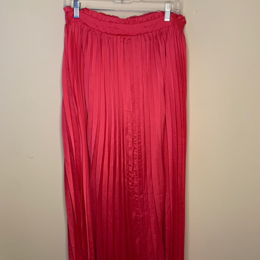 Hot Pink Pleated Skirt!